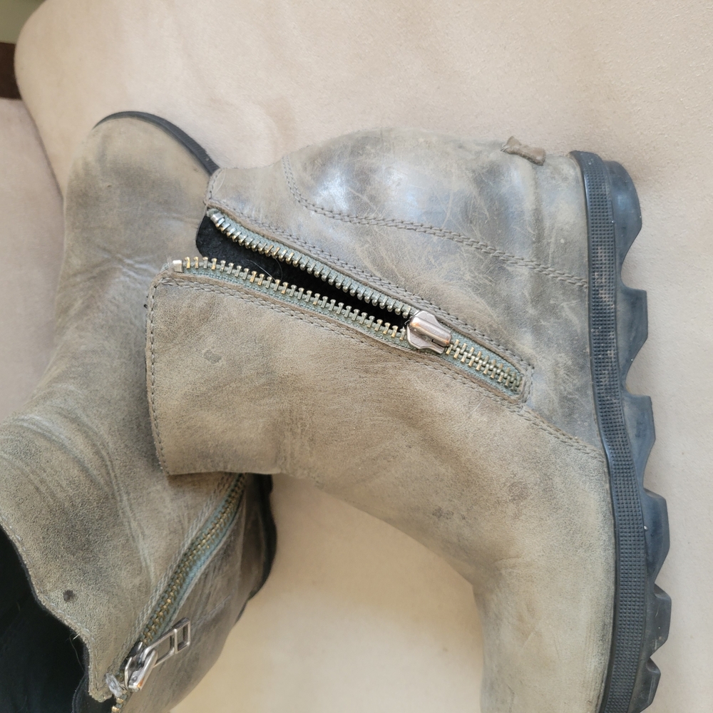 Sorel Gray Ankle Boots with Black Sole